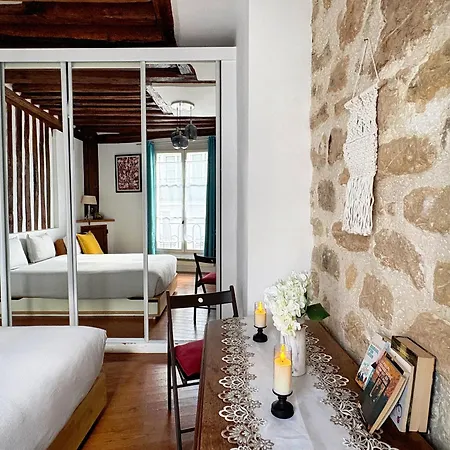 Un Cosy Near Notre Dame 5 *
