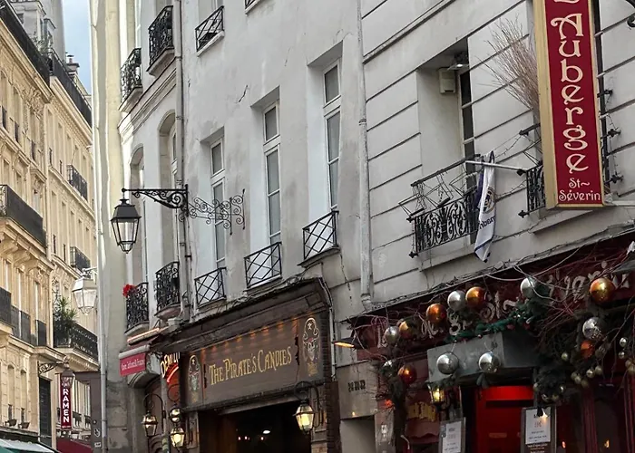 Un Cosy Near Notre Dame 5 شقة