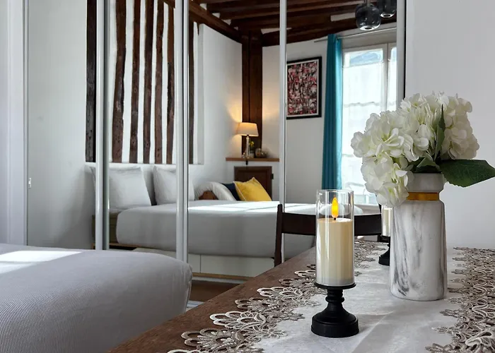 Un Cosy Near Notre Dame 5 شقة